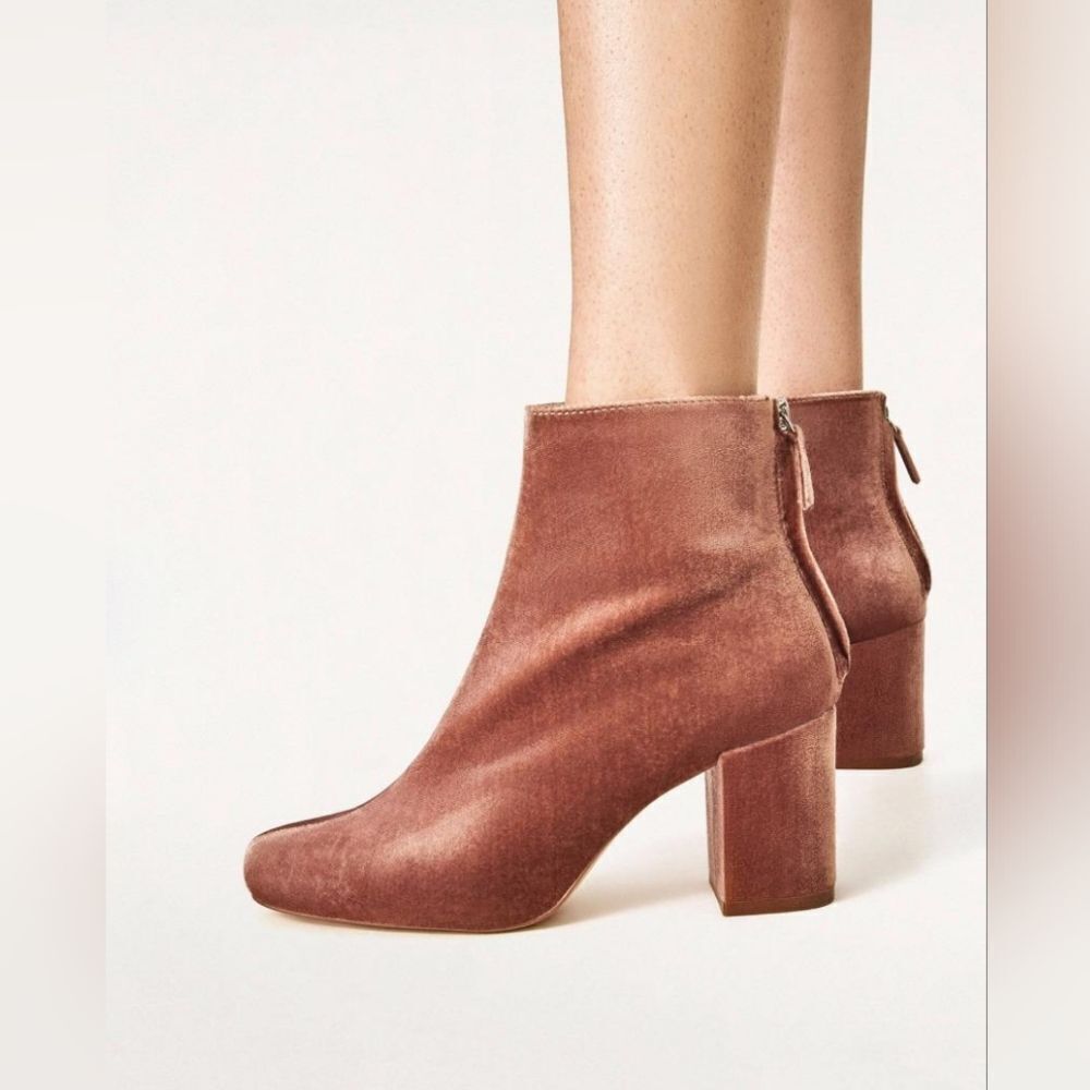 Zara Pink Velvet Heeled Ankle Booties - 37/7US, Chic Statement Footwear - Picture 2 of 3